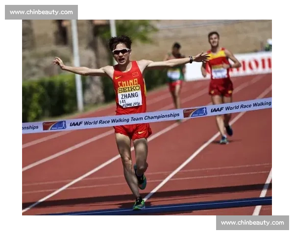 二年级运动会上我第一次参加跑步比赛紧张又兴奋努力冲向终点的故事